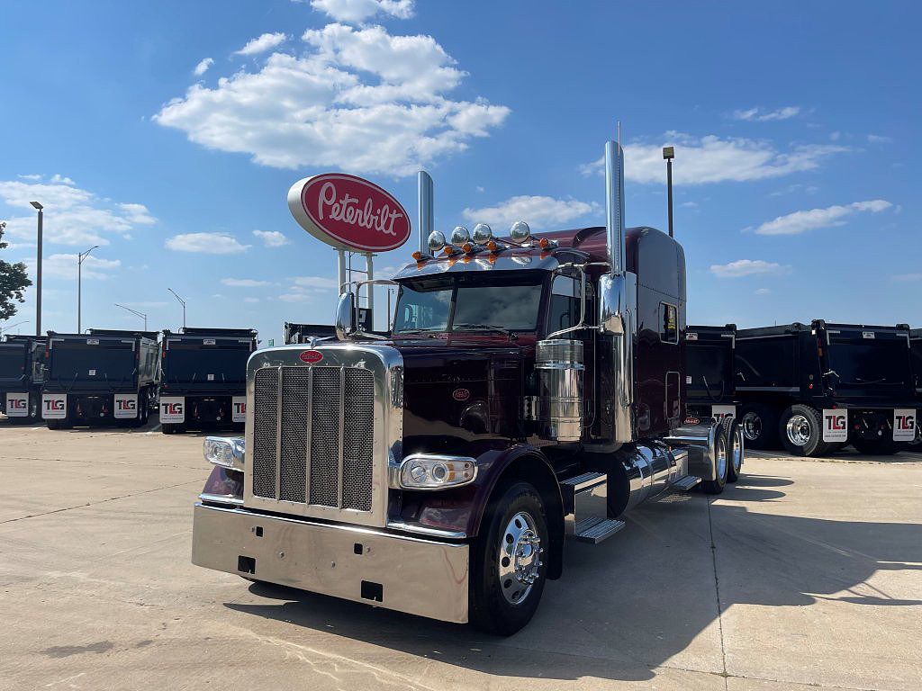 2024 Peterbilt 389