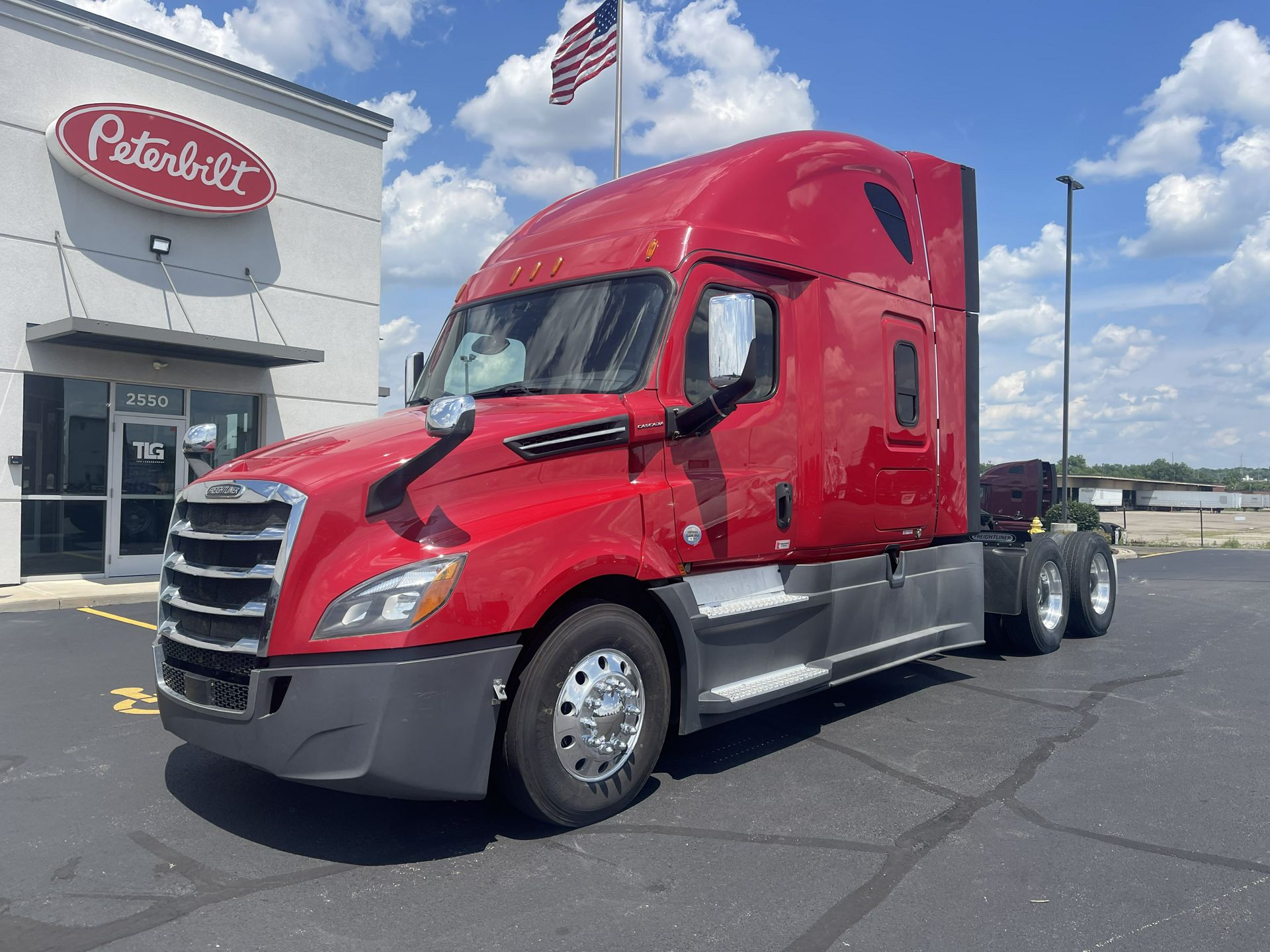 2020 Freightliner CASCADIA 126