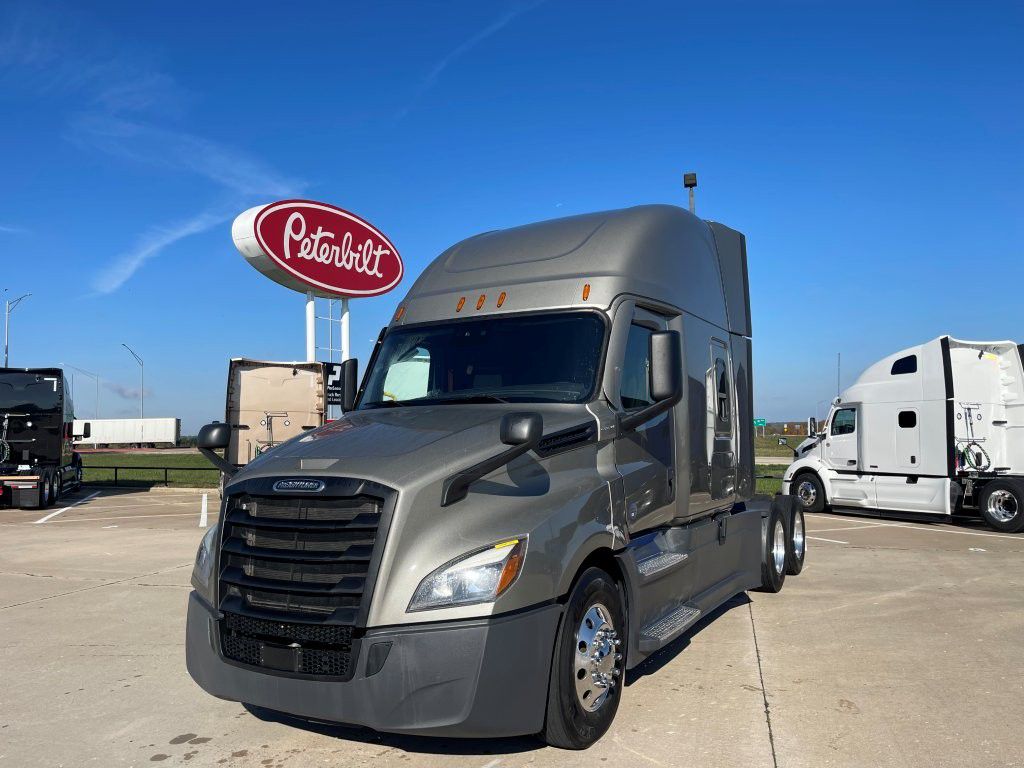 2023 Freightliner CASCADIA 126