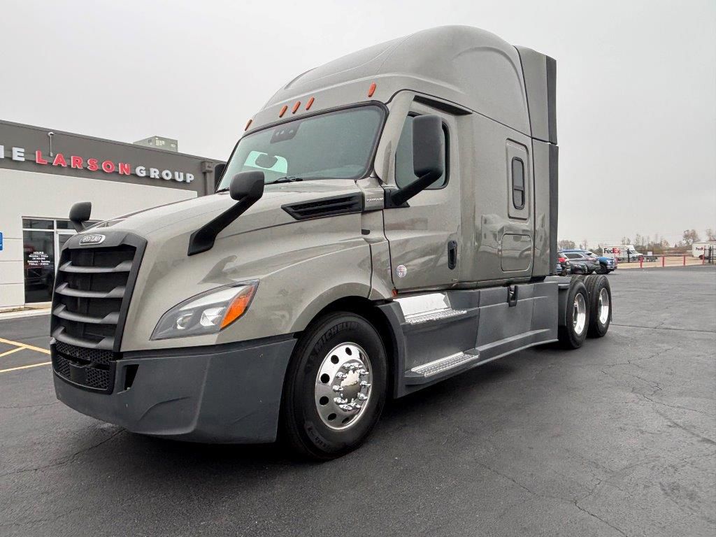 2023 Freightliner CASCADIA 126