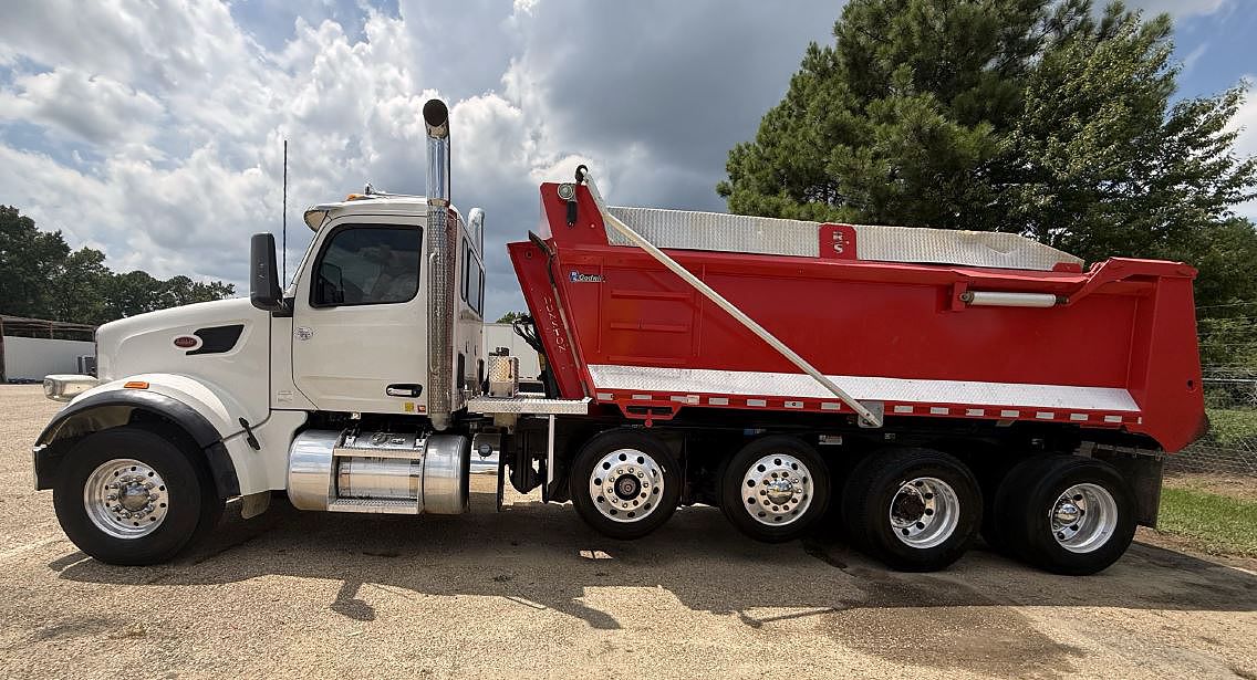 2025 Peterbilt 567