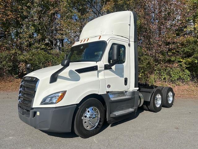 2020 Freightliner CASCADIA 126