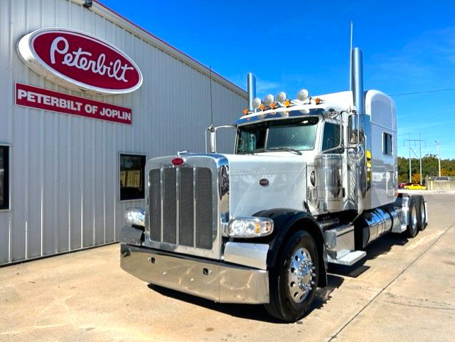 2022 Peterbilt 389