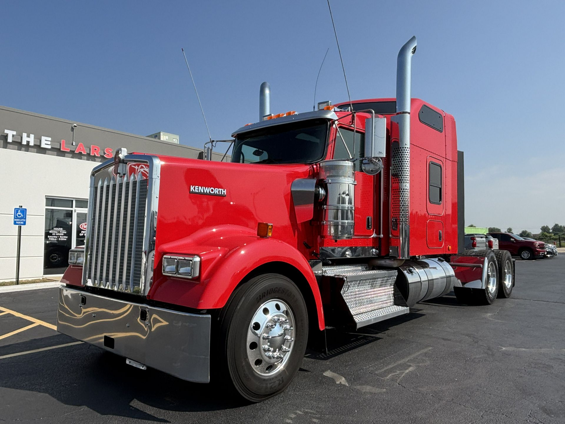 2023 Kenworth W900