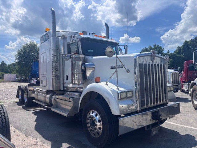 2022 Kenworth W900B
