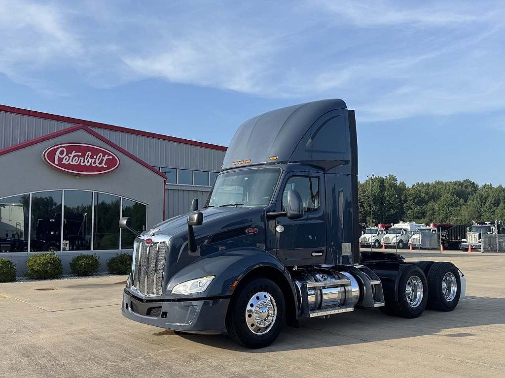 2022 Peterbilt 579