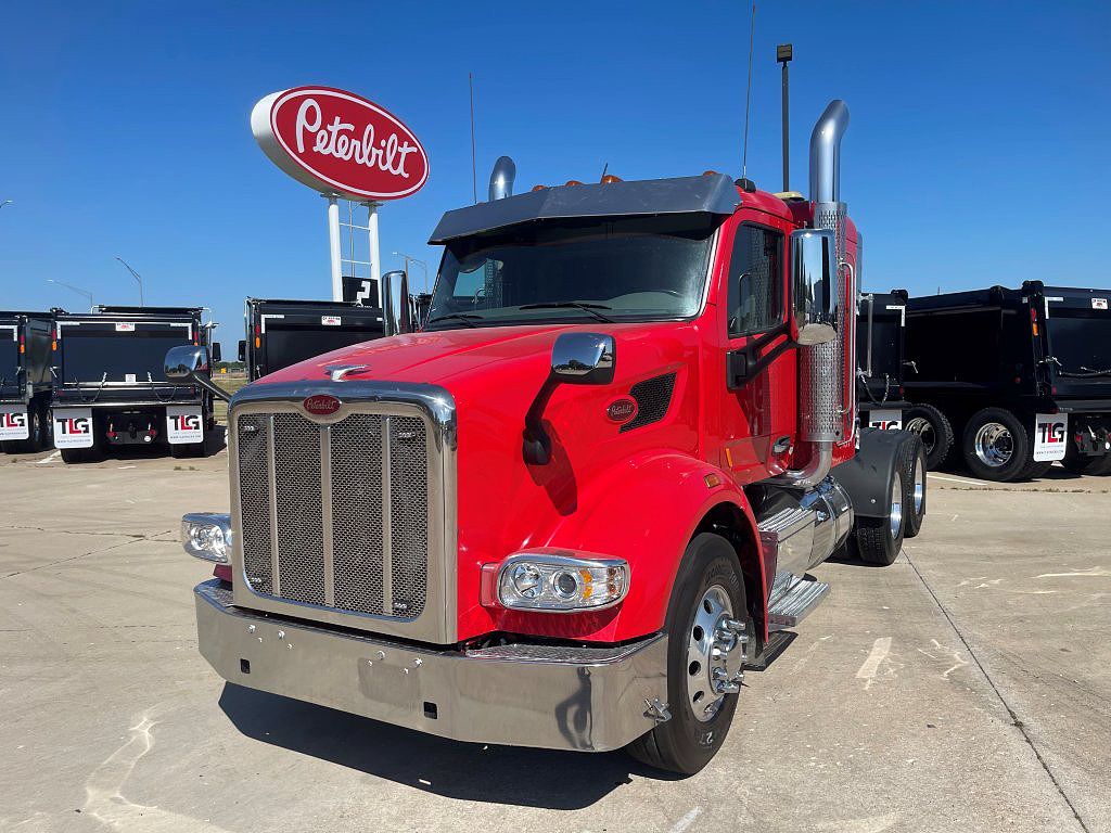 2014 Peterbilt 567-121