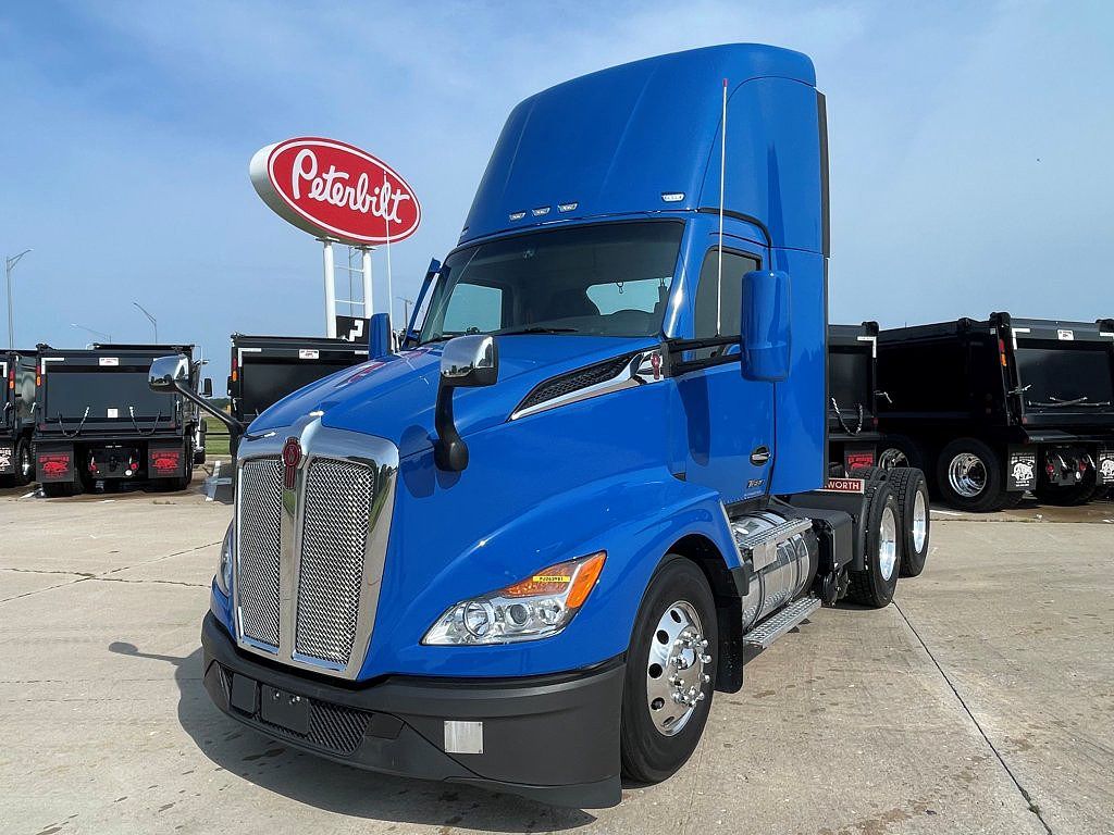 2023 Kenworth T680