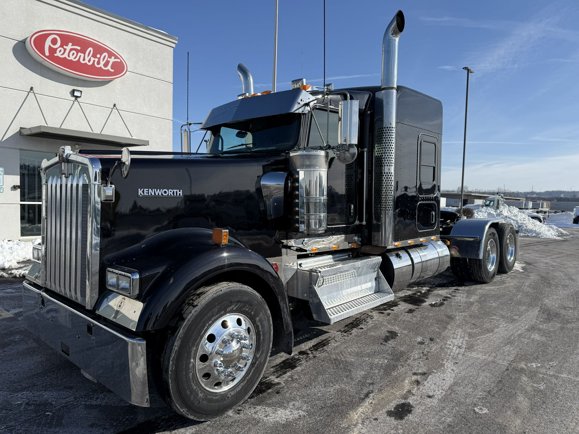2023 Kenworth W900
