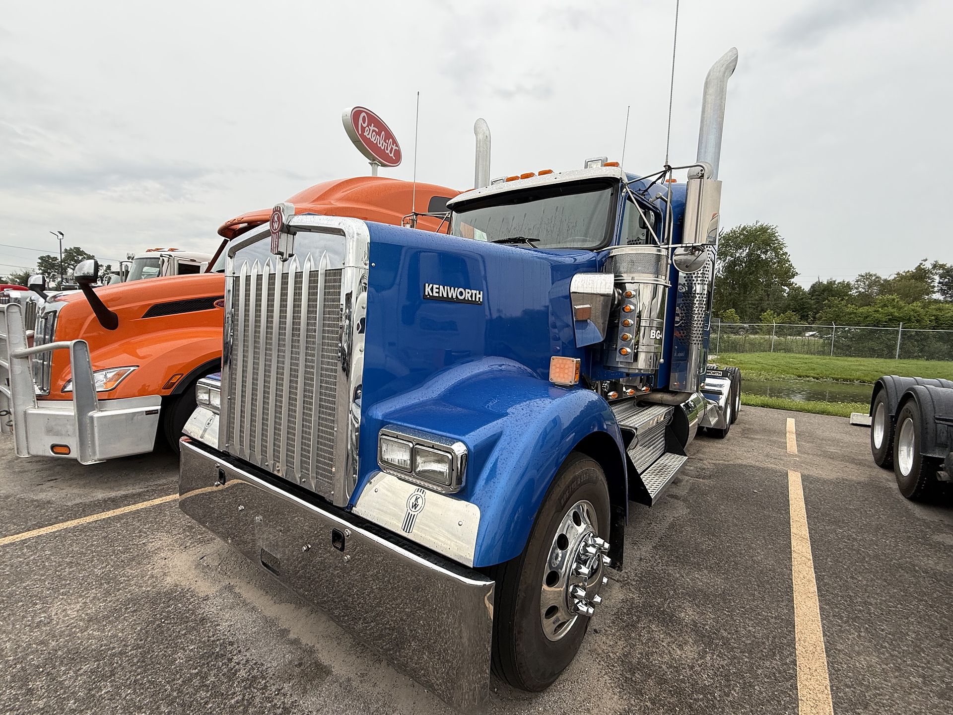2023 Kenworth W900L