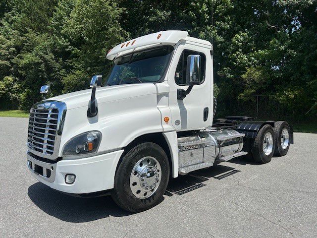 2018 Freightliner CASCADIA 125