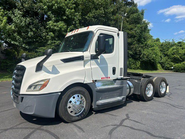 2019 Freightliner CASCADIA 126