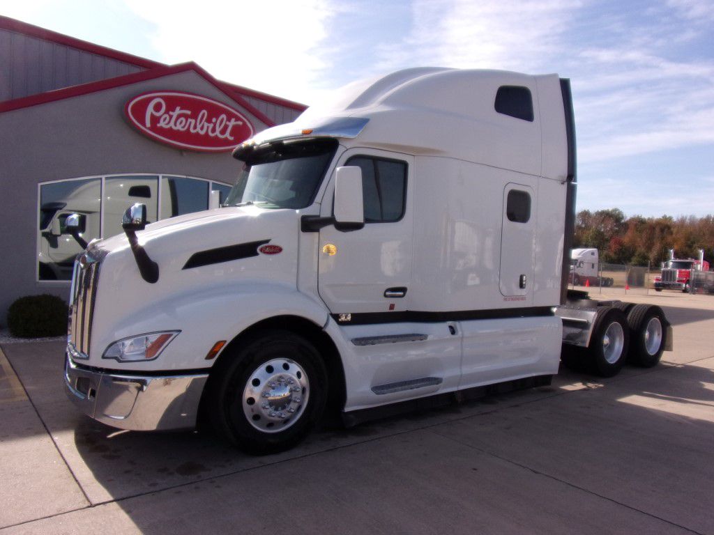 2023 Peterbilt 579