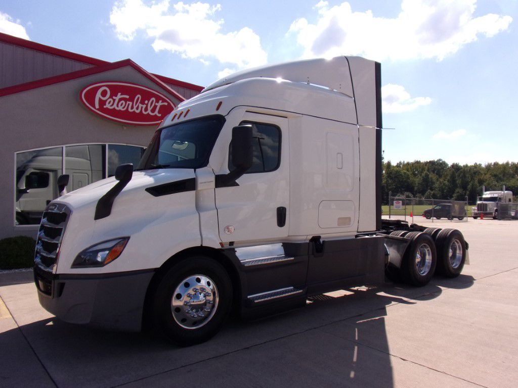 2022 Freightliner CASCADIA 116
