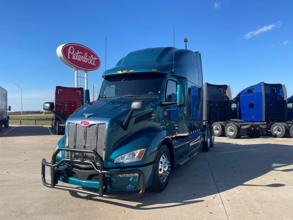 2023 Peterbilt 579