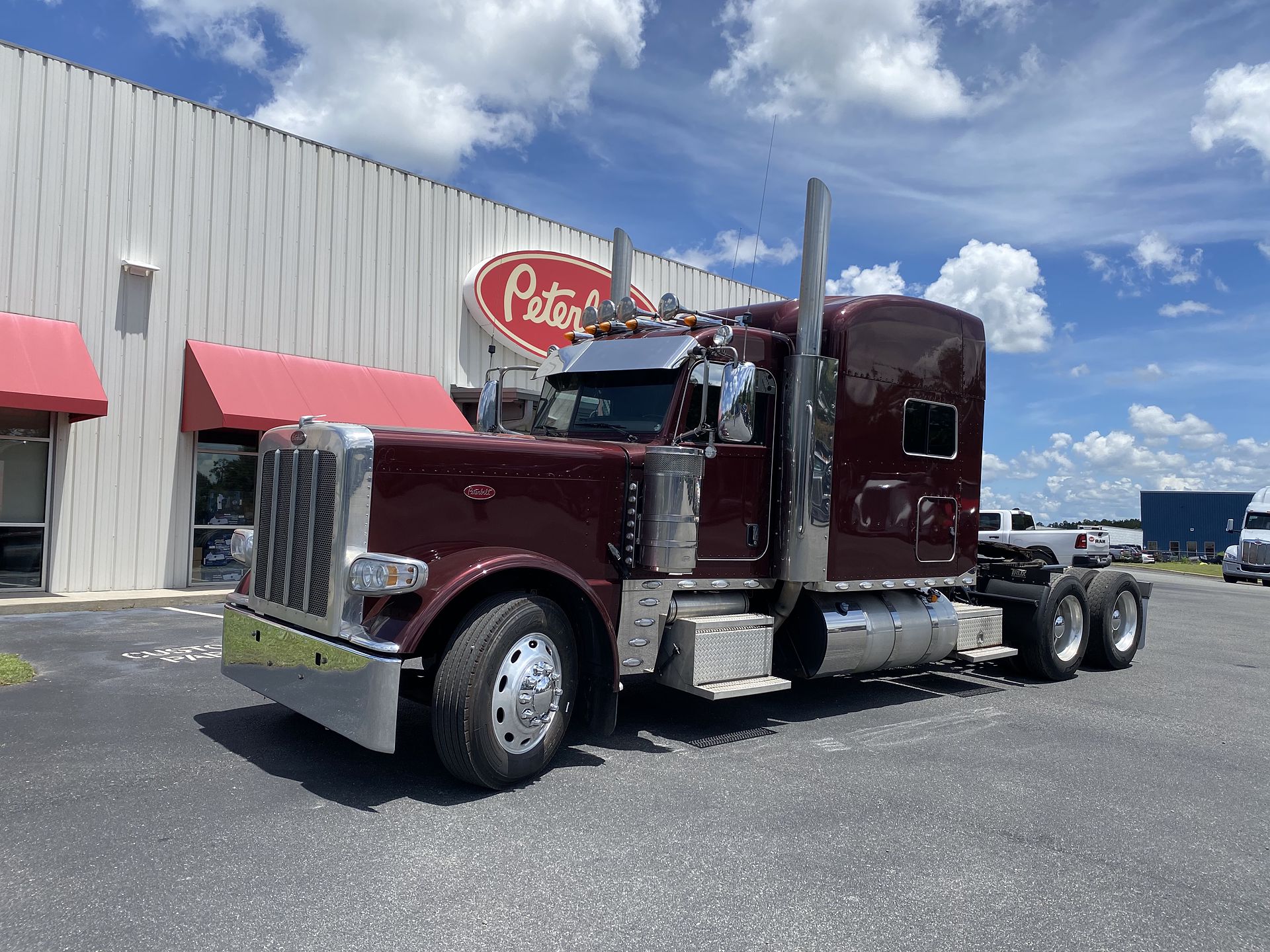 2023 Peterbilt 389