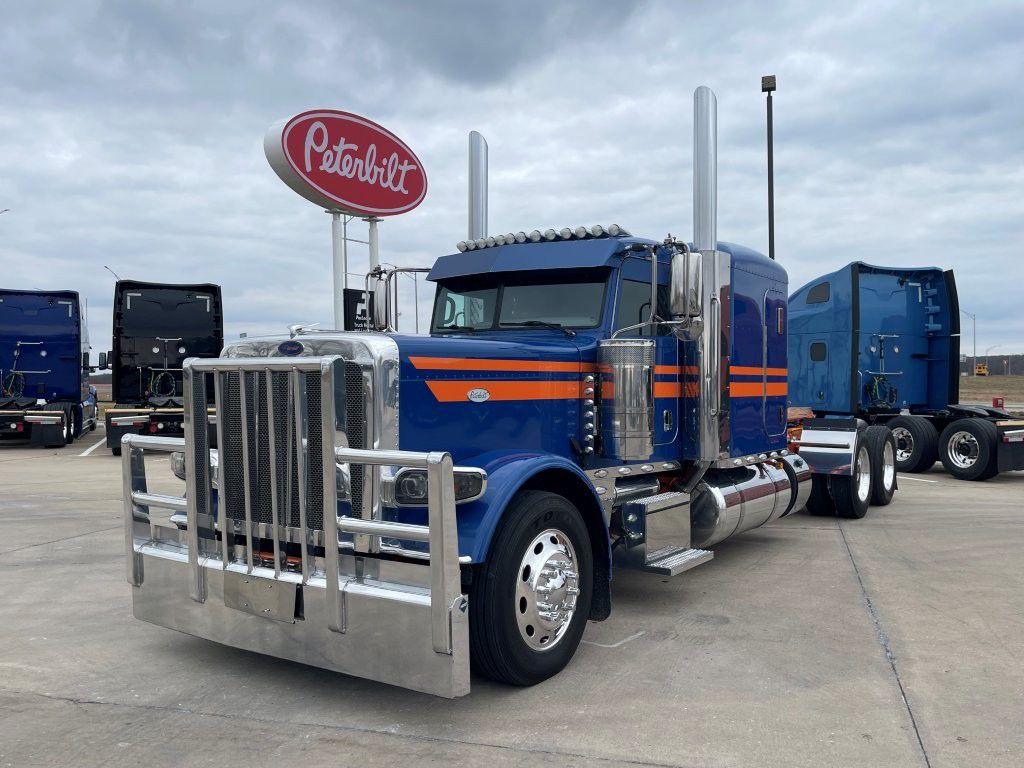 2022 Peterbilt 389