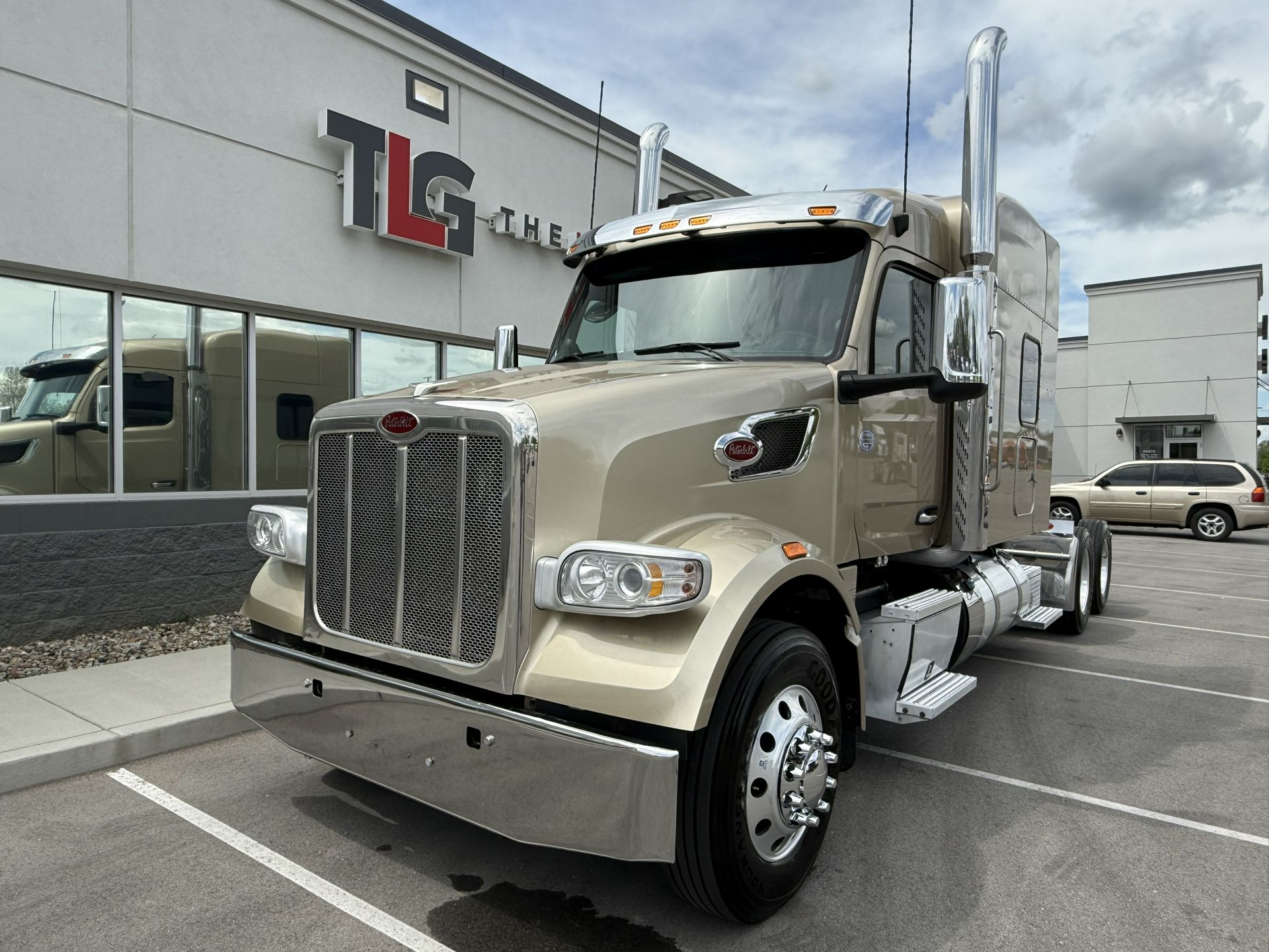 2023 Peterbilt 567