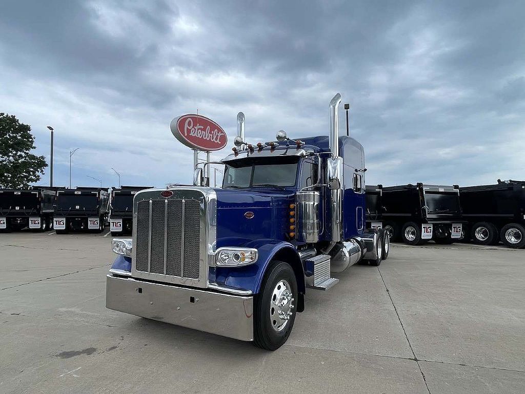 2024 Peterbilt 389