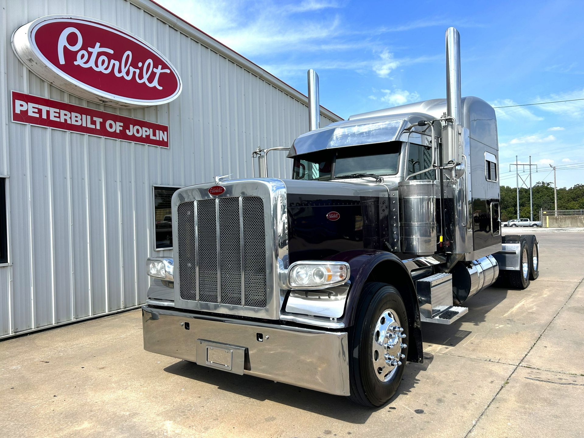 2023 Peterbilt 389