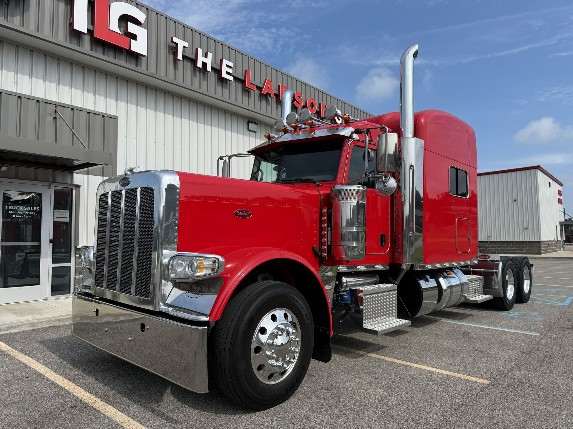 2023 Peterbilt 389