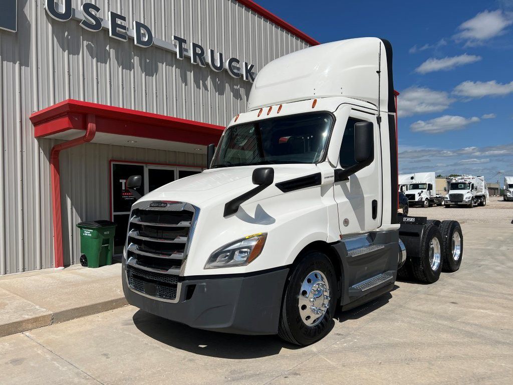 2021 Freightliner CASCADIA 126
