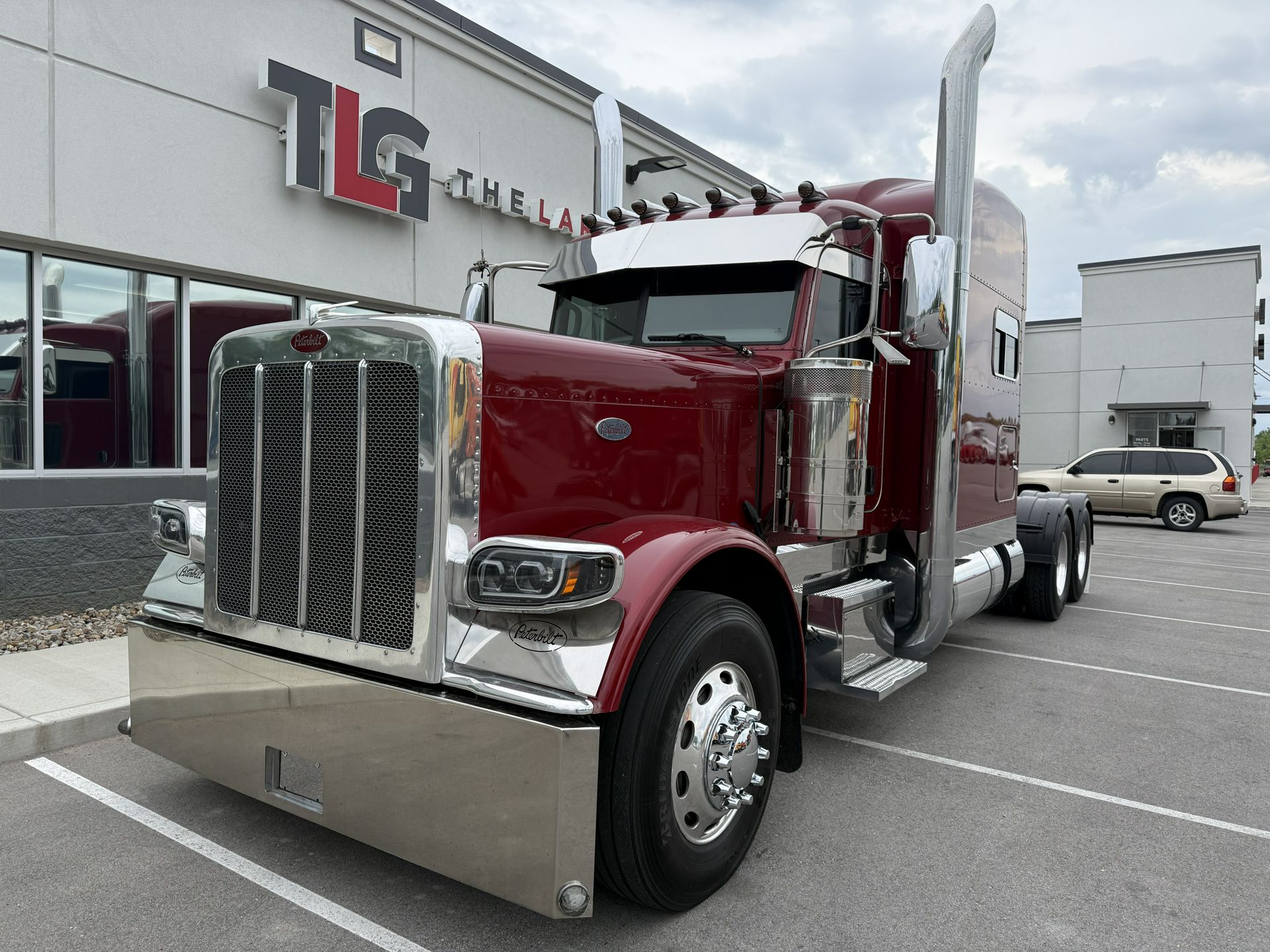 2023 Peterbilt 389