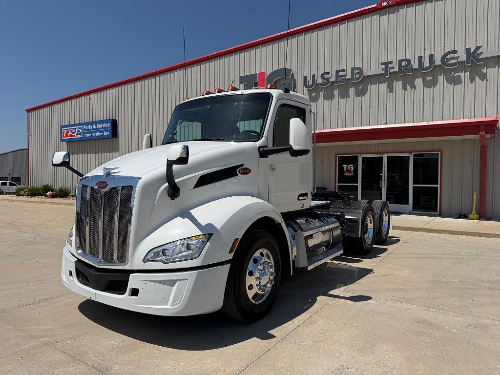 2023 Peterbilt 579