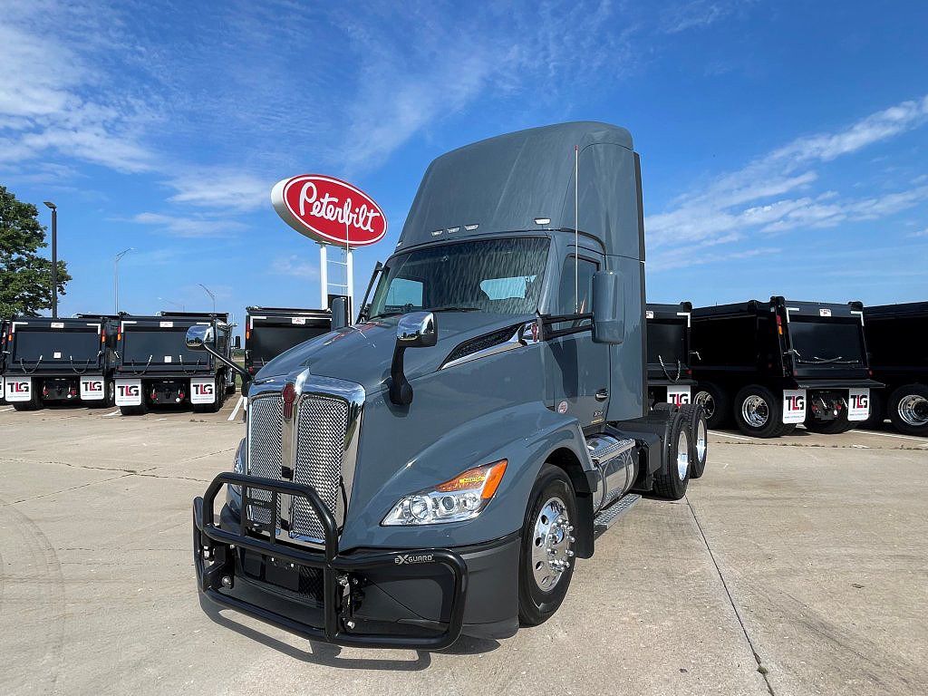 2023 Kenworth T680