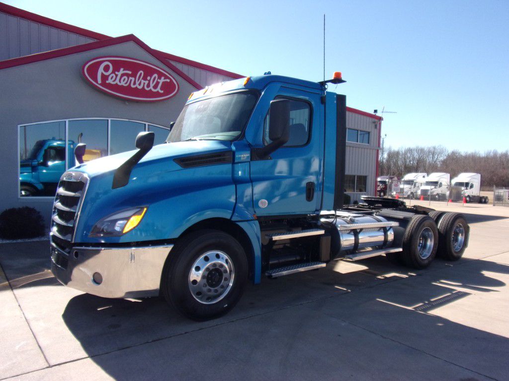 2022 Freightliner CASCADIA 126