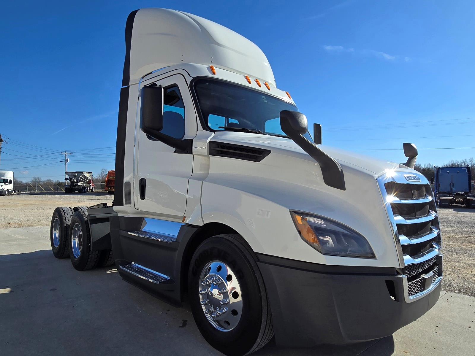 2020 Freightliner CASCADIA 126