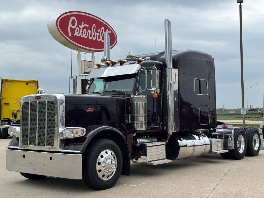 2023 Peterbilt 389