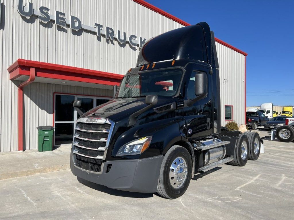 2022 Freightliner CASCADIA 116