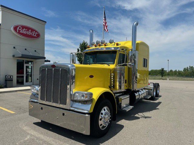 2023 Peterbilt 389