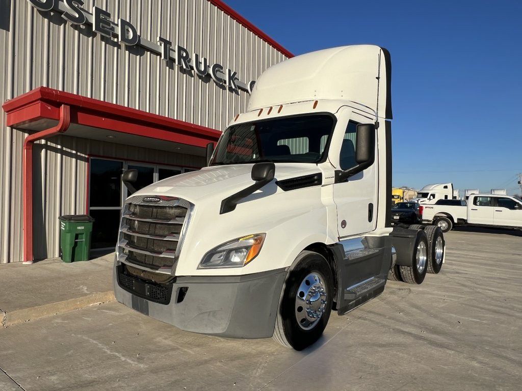 2021 Freightliner CASCADIA 126