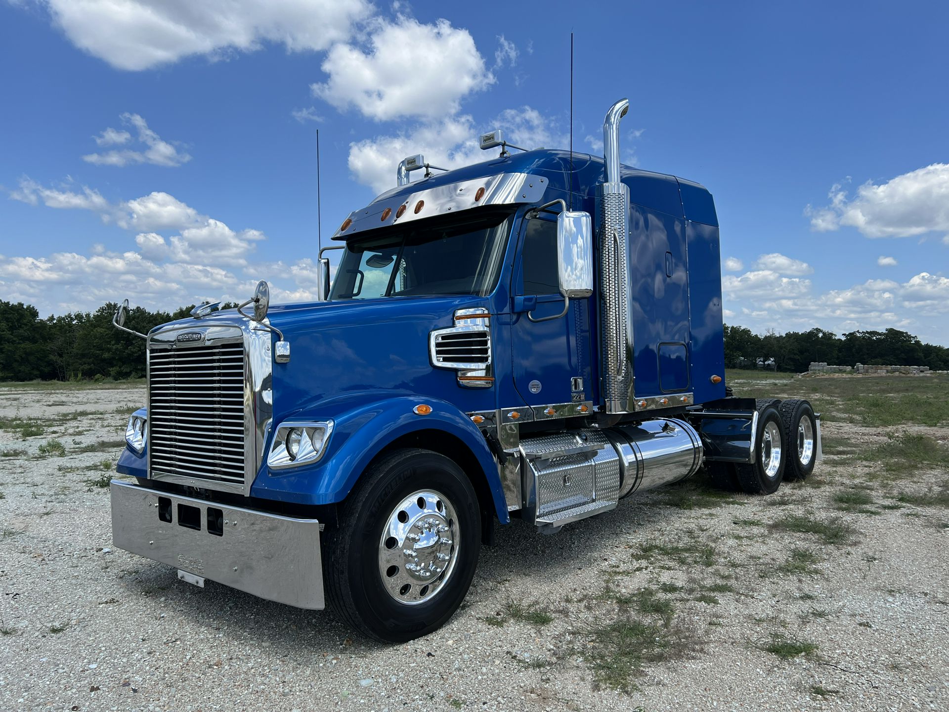 2022 Freightliner Coronado 122 SD