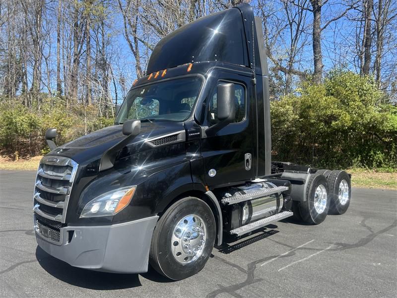 2021 Freightliner CASCADIA 116