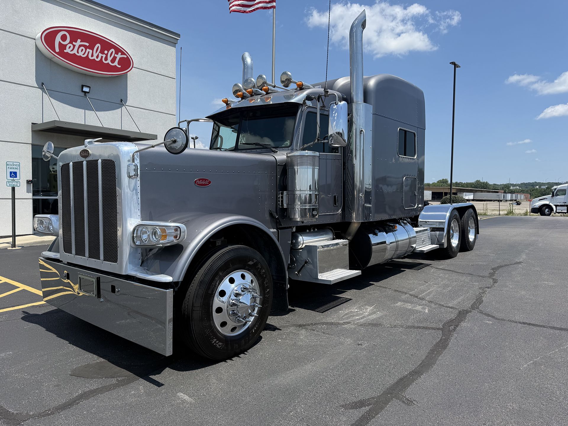 2023 Peterbilt 389