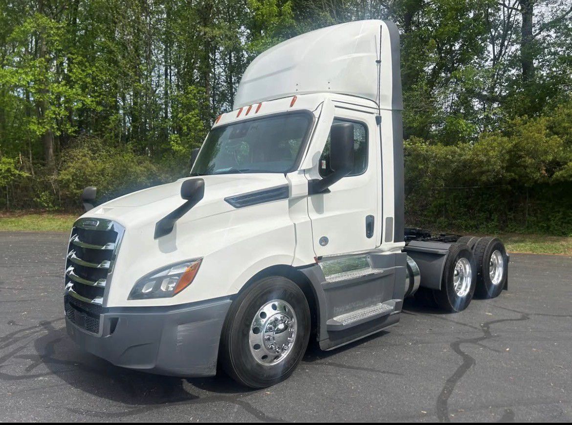 2021 Freightliner CASCADIA 126