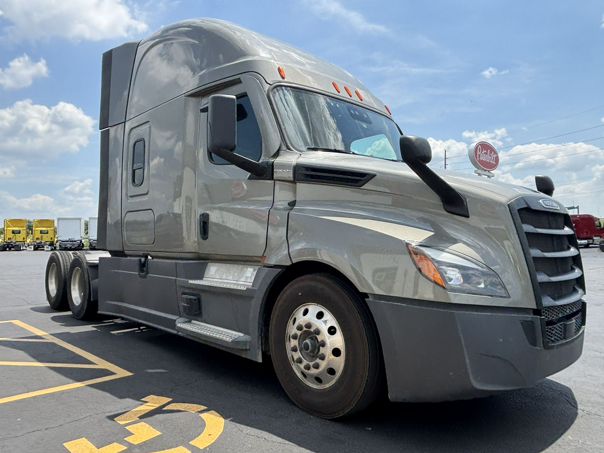 2023 Freightliner CASCADIA 126