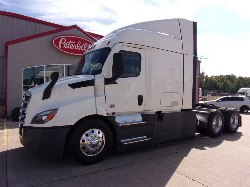 2022 Freightliner CASCADIA 116