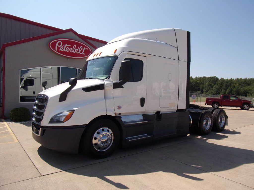 2021 Freightliner CASCADIA 116