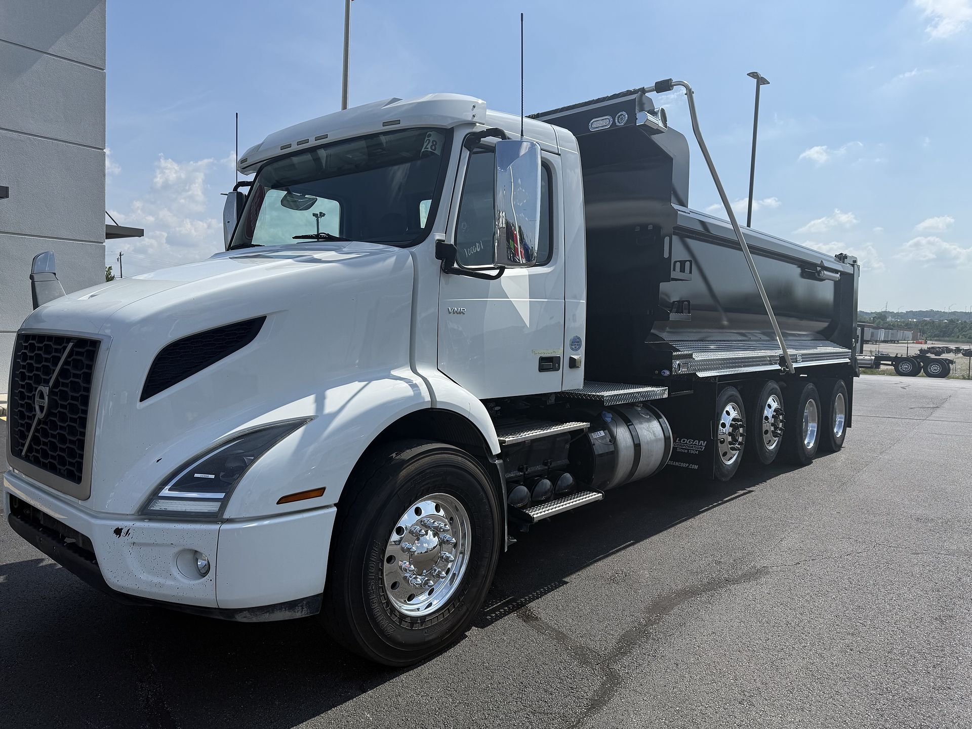 2020 Volvo VNL64T
