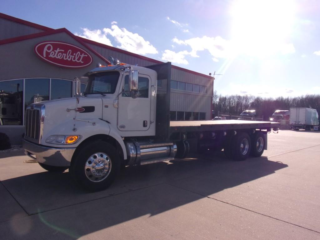 2017 Peterbilt 348