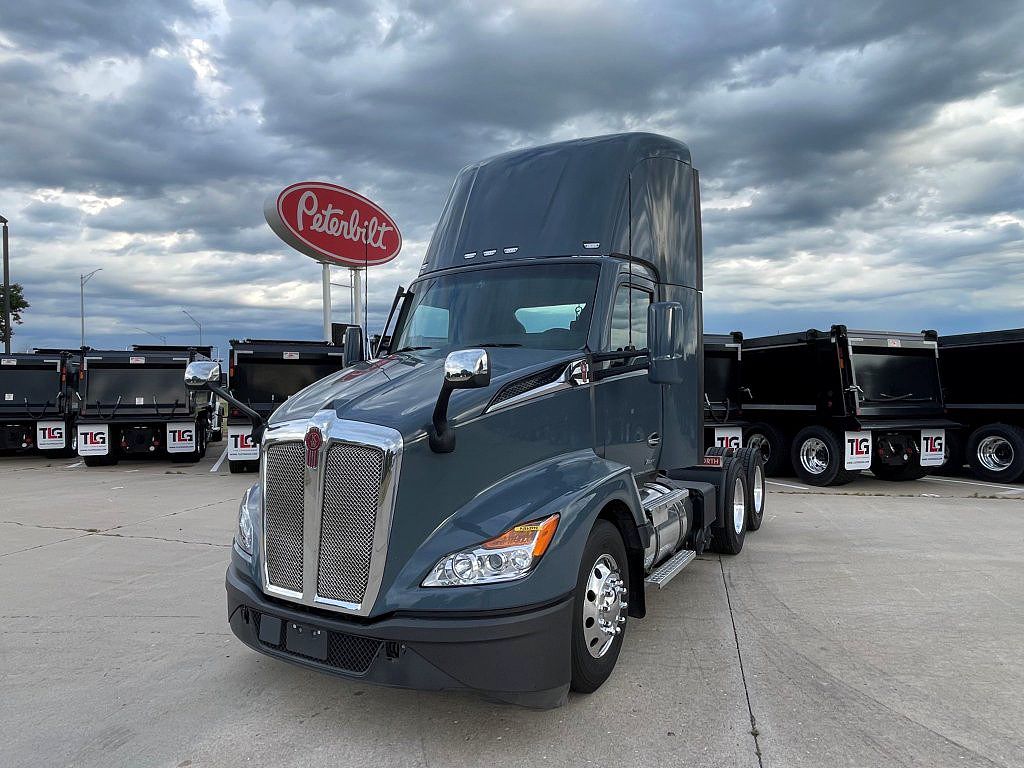 2023 Kenworth T680