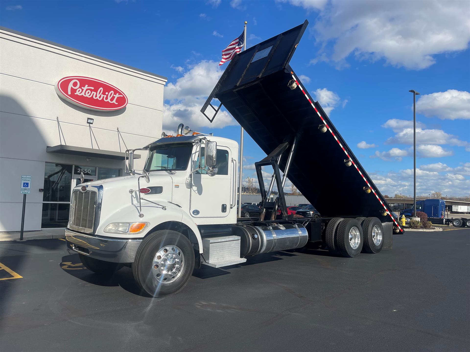 2016 Peterbilt 348