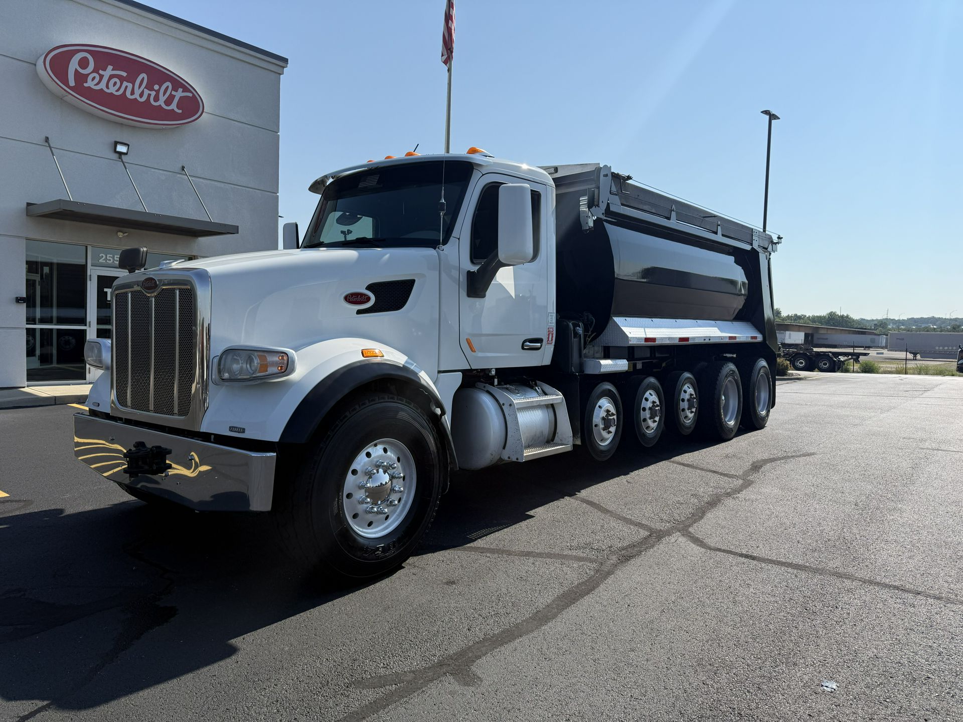 2020 Peterbilt 567