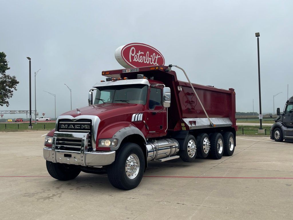 2016 Mack GU713