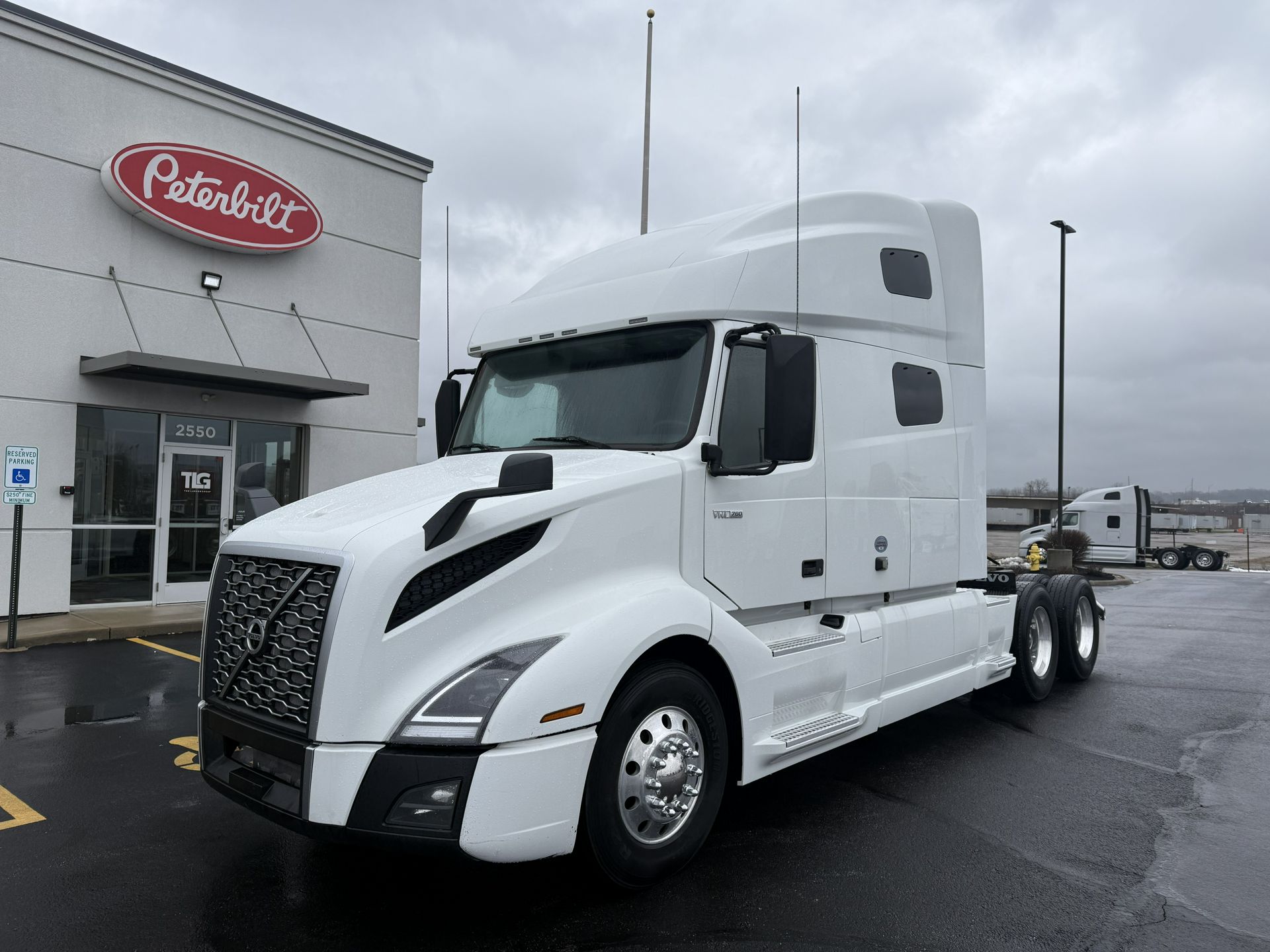 2020 Volvo VNL64T760
