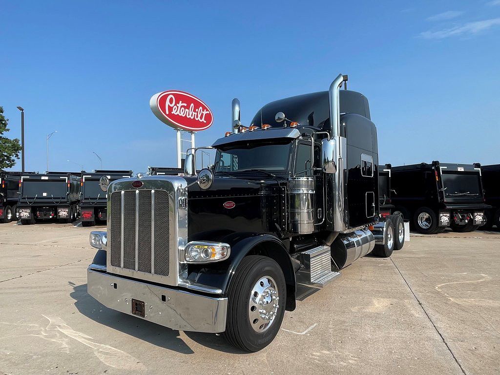 2022 Peterbilt 389